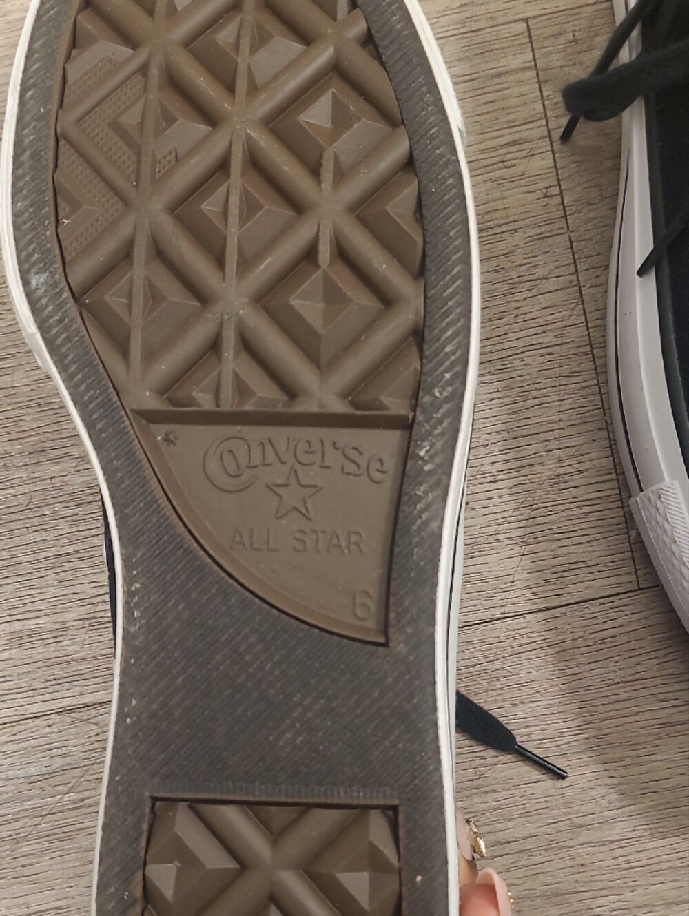 NEW WITHOUT TAGS Converse Low Top Sneakers in Black and White - Picture 5 of 8